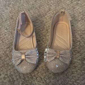 Tahari Gold Dress Shoes with Elegant Bow